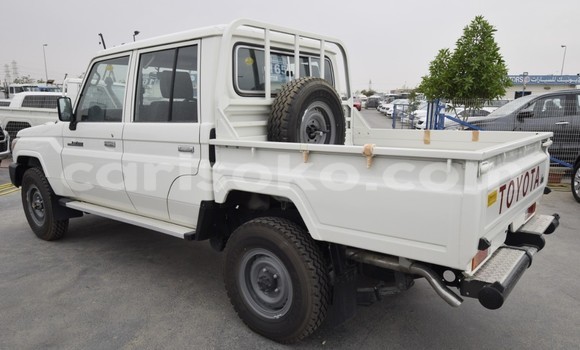 Buy New Toyota Land Cruiser White Car in Bokwango in Rwanda Buy New Toyota Land Cruiser White Car in Bokwango in Rwanda