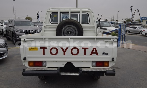 Buy New Toyota Land Cruiser White Car in Bokwango in Rwanda Buy New Toyota Land Cruiser White Car in Bokwango in Rwanda
