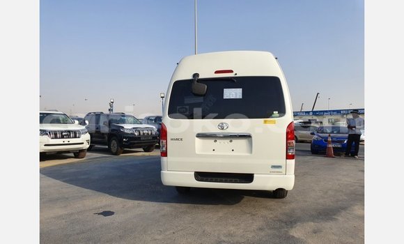 Buy New Toyota Hiace White Car in Bokwango in Rwanda Buy New Toyota Hiace White Car in Bokwango in Rwanda