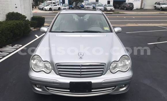 Acheter Occasion Voiture Mercedes-Benz C–Class Marron à Kigali, Rwanda Acheter Occasion Voiture Mercedes-Benz C–Class Marron à Kigali, Rwanda