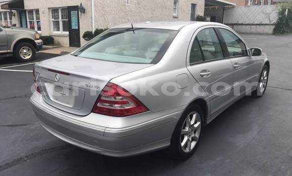 Acheter Occasion Voiture Mercedes-Benz C–Class Marron à Kigali, Rwanda Acheter Occasion Voiture Mercedes-Benz C–Class Marron à Kigali, Rwanda