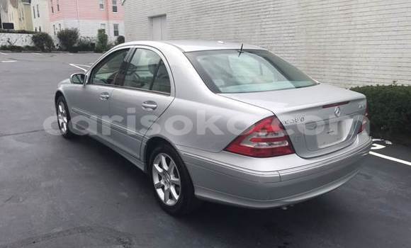 Acheter Occasion Voiture Mercedes-Benz C–Class Marron à Kigali, Rwanda Acheter Occasion Voiture Mercedes-Benz C–Class Marron à Kigali, Rwanda