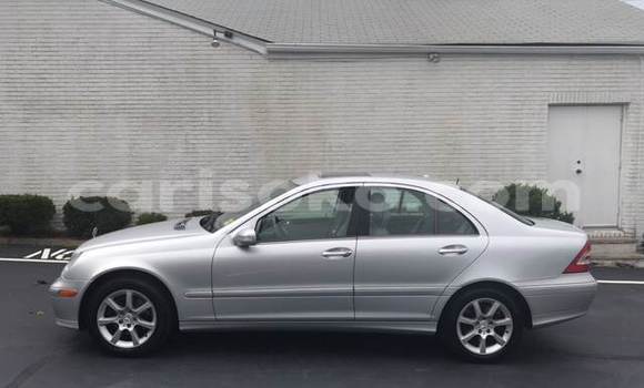 Acheter Occasion Voiture Mercedes-Benz C–Class Marron à Kigali, Rwanda Acheter Occasion Voiture Mercedes-Benz C–Class Marron à Kigali, Rwanda