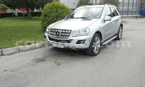 Sayi Na hannu Mercedes-Benz ML–Class Gris Mota in Kigali a Rwanda Sayi Na hannu Mercedes-Benz ML–Class Gris Mota in Kigali a Rwanda