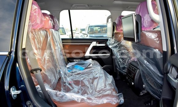 Buy New Toyota Land Cruiser Black Car in Bokwango in Rwanda Buy New Toyota Land Cruiser Black Car in Bokwango in Rwanda