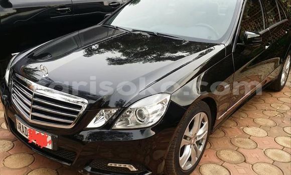Acheter Occasion Voiture Mercedes-Benz E–Class Noir à Kigali, Rwanda Acheter Occasion Voiture Mercedes-Benz E–Class Noir à Kigali, Rwanda