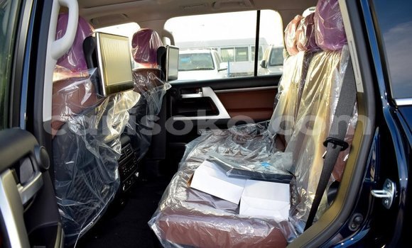 Buy New Toyota Land Cruiser Black Car in Bokwango in Rwanda Buy New Toyota Land Cruiser Black Car in Bokwango in Rwanda