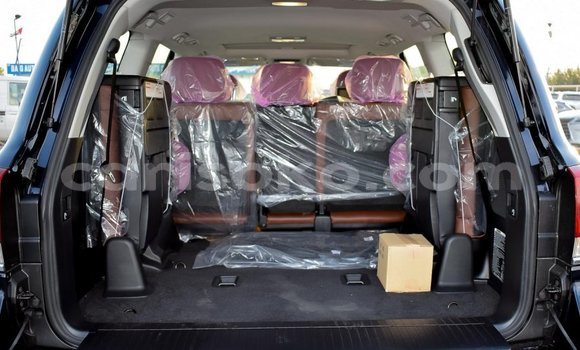 Buy New Toyota Land Cruiser Black Car in Bokwango in Rwanda Buy New Toyota Land Cruiser Black Car in Bokwango in Rwanda