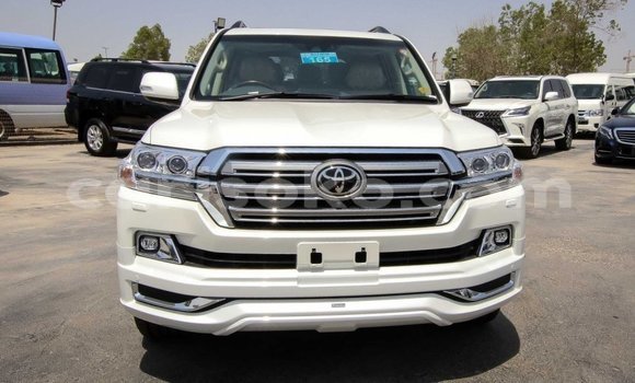 Buy New Toyota Land Cruiser White Car in Bokwango in Rwanda Buy New Toyota Land Cruiser White Car in Bokwango in Rwanda