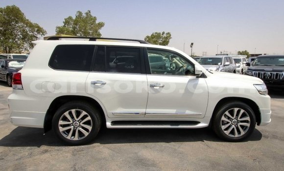 Buy New Toyota Land Cruiser White Car in Bokwango in Rwanda Buy New Toyota Land Cruiser White Car in Bokwango in Rwanda