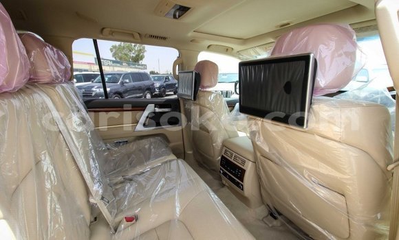 Buy New Toyota Land Cruiser White Car in Bokwango in Rwanda Buy New Toyota Land Cruiser White Car in Bokwango in Rwanda