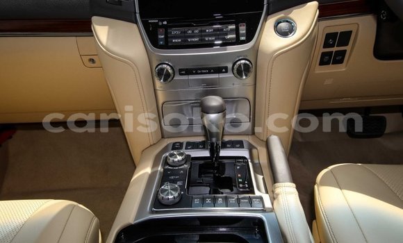 Buy New Toyota Land Cruiser White Car in Bokwango in Rwanda Buy New Toyota Land Cruiser White Car in Bokwango in Rwanda