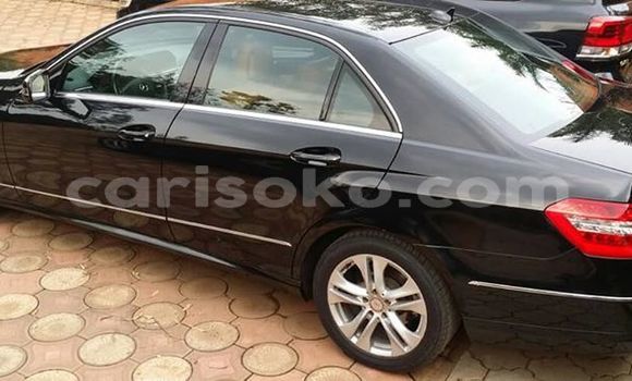 Acheter Occasion Voiture Mercedes-Benz E–Class Noir à Kigali, Rwanda Acheter Occasion Voiture Mercedes-Benz E–Class Noir à Kigali, Rwanda
