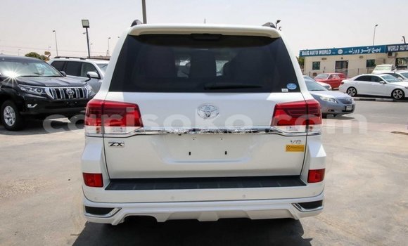 Buy New Toyota Land Cruiser White Car in Bokwango in Rwanda Buy New Toyota Land Cruiser White Car in Bokwango in Rwanda