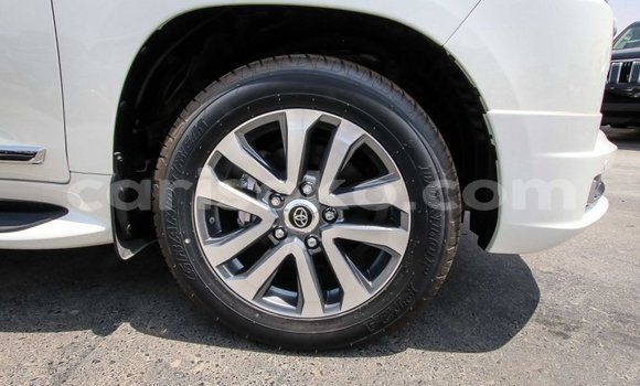 Buy New Toyota Land Cruiser White Car in Bokwango in Rwanda Buy New Toyota Land Cruiser White Car in Bokwango in Rwanda