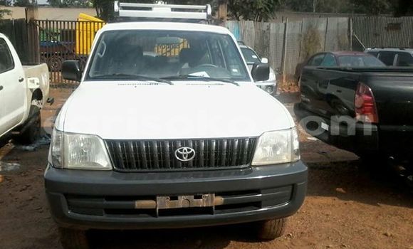 Acheter Occasion Voiture Toyota Land Cruiser Blanc à Kigali, Rwanda Acheter Occasion Voiture Toyota Land Cruiser Blanc à Kigali, Rwanda