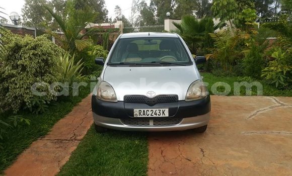 اشتري مستعمل Toyota Yaris Gris سيارة في Kigali في Rwanda اشتري مستعمل Toyota Yaris Gris سيارة في Kigali في Rwanda