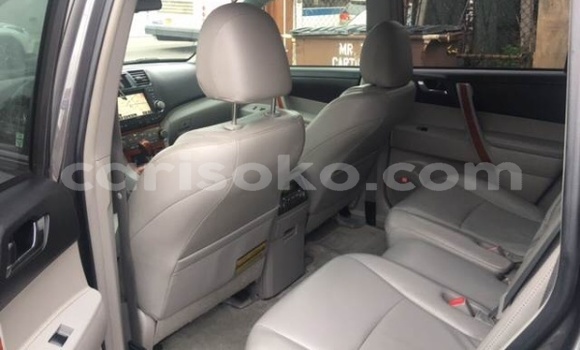 اشتري مستعمل Toyota Highlander Noir سيارة في Kigali في Rwanda اشتري مستعمل Toyota Highlander Noir سيارة في Kigali في Rwanda