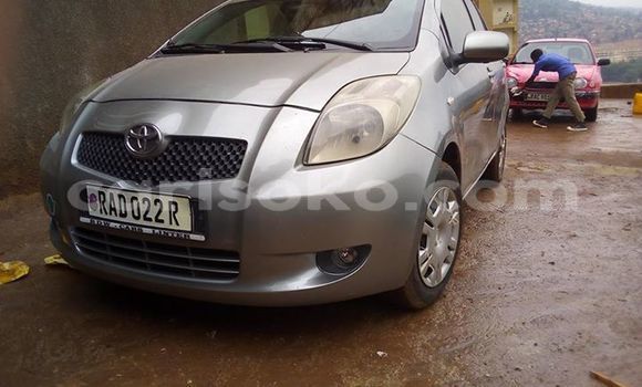 Acheter Occasion Voiture Toyota Yaris Gris à Kigali, Rwanda Acheter Occasion Voiture Toyota Yaris Gris à Kigali, Rwanda