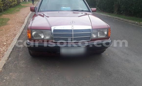 Acheter Occasion Voiture Mercedes‒Benz 190 Rouge à Kigali au Rwanda Acheter Occasion Voiture Mercedes‒Benz 190 Rouge à Kigali au Rwanda