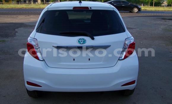 Acheter Occasion Voiture Toyota Yaris Blanc à Kigali, Rwanda Acheter Occasion Voiture Toyota Yaris Blanc à Kigali, Rwanda