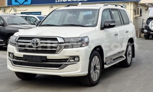 Acheter Import Voiture Toyota Land Cruiser Blanc à Import - Dubai, Rwanda Acheter Import Voiture Toyota Land Cruiser Blanc à Import - Dubai, Rwanda