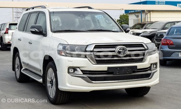 Acheter Import Voiture Toyota Land Cruiser Blanc à Import - Dubai, Rwanda Acheter Import Voiture Toyota Land Cruiser Blanc à Import - Dubai, Rwanda