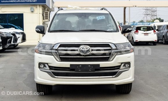 Acheter Import Voiture Toyota Land Cruiser Blanc à Import - Dubai, Rwanda Acheter Import Voiture Toyota Land Cruiser Blanc à Import - Dubai, Rwanda
