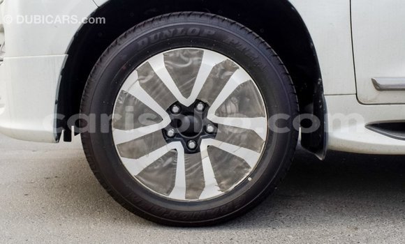 Acheter Import Voiture Toyota Land Cruiser Blanc à Import - Dubai, Rwanda Acheter Import Voiture Toyota Land Cruiser Blanc à Import - Dubai, Rwanda