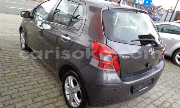 Sayi Na hannu Toyota Yaris Beige Mota in Kigali a Rwanda Sayi Na hannu Toyota Yaris Beige Mota in Kigali a Rwanda