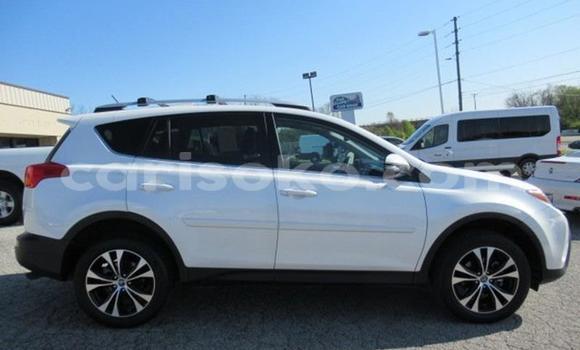 Acheter Occasion Voiture Toyota RAV4 Blanc à Kigali, Rwanda Acheter Occasion Voiture Toyota RAV4 Blanc à Kigali, Rwanda