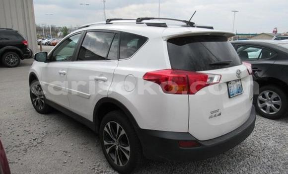 Acheter Occasion Voiture Toyota RAV4 Blanc à Kigali, Rwanda Acheter Occasion Voiture Toyota RAV4 Blanc à Kigali, Rwanda