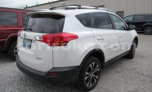 Acheter Occasion Voiture Toyota RAV4 Blanc à Kigali, Rwanda Acheter Occasion Voiture Toyota RAV4 Blanc à Kigali, Rwanda