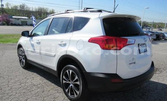 Acheter Occasion Voiture Toyota RAV4 Blanc à Kigali, Rwanda Acheter Occasion Voiture Toyota RAV4 Blanc à Kigali, Rwanda