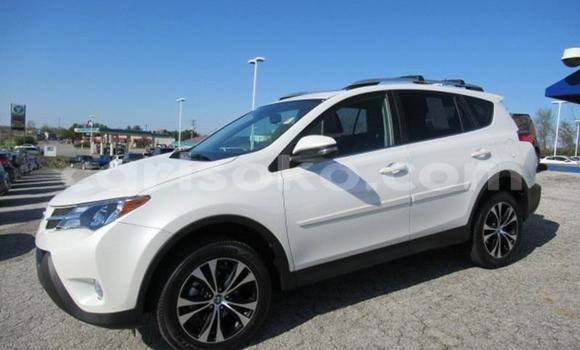 Acheter Occasion Voiture Toyota RAV4 Blanc à Kigali, Rwanda Acheter Occasion Voiture Toyota RAV4 Blanc à Kigali, Rwanda