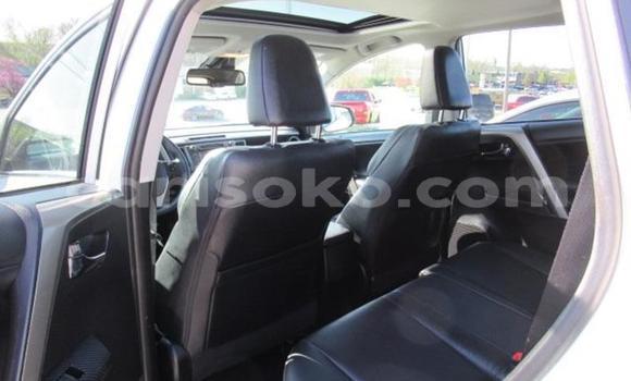 Acheter Occasion Voiture Toyota RAV4 Blanc à Kigali, Rwanda Acheter Occasion Voiture Toyota RAV4 Blanc à Kigali, Rwanda