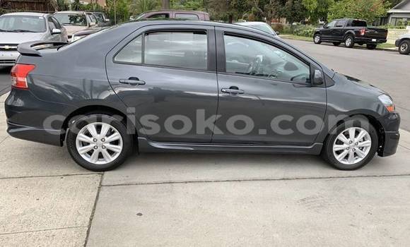 Sayi Na hannu Toyota Yaris Beige Mota in Kigali a Rwanda Sayi Na hannu Toyota Yaris Beige Mota in Kigali a Rwanda