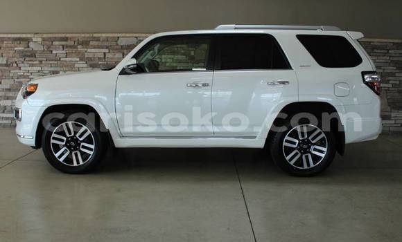 Acheter Occasion Voiture Toyota 4Runner Blanc à Kigali, Rwanda Acheter Occasion Voiture Toyota 4Runner Blanc à Kigali, Rwanda