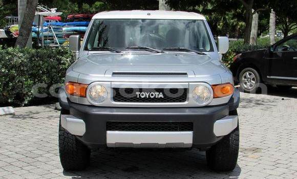 Buy Used Toyota FJ Cruiser Silver Car in Gasarenda in Rwanda Buy Used Toyota FJ Cruiser Silver Car in Gasarenda in Rwanda