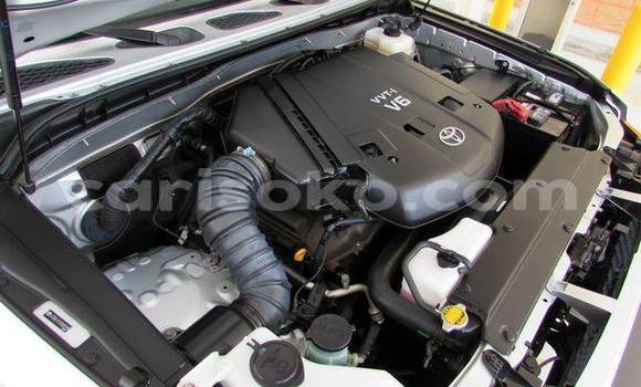 Buy Used Toyota FJ Cruiser Silver Car in Gasarenda in Rwanda Buy Used Toyota FJ Cruiser Silver Car in Gasarenda in Rwanda