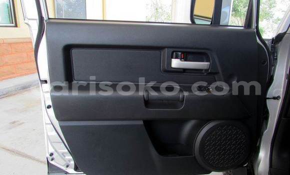 Buy Used Toyota FJ Cruiser Silver Car in Gasarenda in Rwanda Buy Used Toyota FJ Cruiser Silver Car in Gasarenda in Rwanda