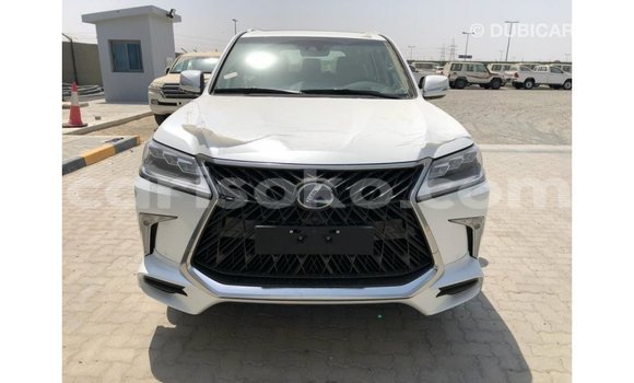 Acheter Import Voiture Lexus LX Blanc à Import - Dubai, Rwanda Acheter Import Voiture Lexus LX Blanc à Import - Dubai, Rwanda