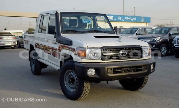 Acheter Import Voiture Toyota Land Cruiser Blanc à Import - Dubai, Rwanda Acheter Import Voiture Toyota Land Cruiser Blanc à Import - Dubai, Rwanda