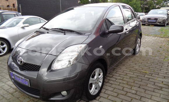 Sayi Na hannu Toyota Yaris Beige Mota in Kigali a Rwanda Sayi Na hannu Toyota Yaris Beige Mota in Kigali a Rwanda