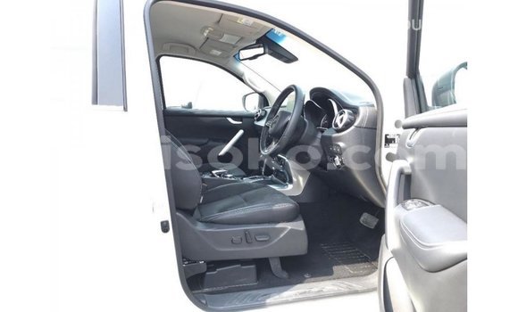 Acheter Import Voiture Mercedes-Benz 250 Blanc à Import - Dubai, Rwanda Acheter Import Voiture Mercedes-Benz 250 Blanc à Import - Dubai, Rwanda