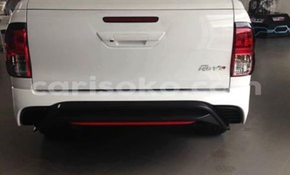 Acheter Occasion Voiture Toyota RAV4 Blanc à Gicumbi, Rwanda Acheter Occasion Voiture Toyota RAV4 Blanc à Gicumbi, Rwanda