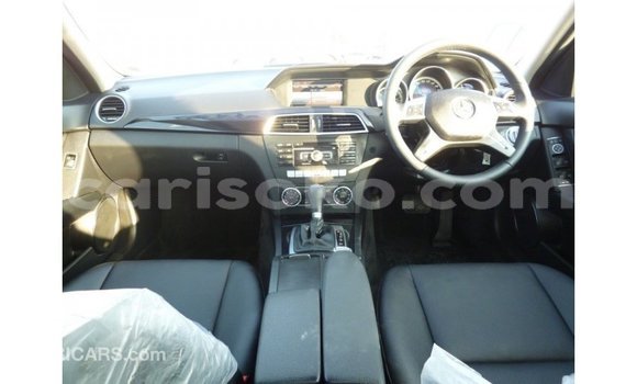 Acheter Import Voiture Mercedes-Benz 200 Blanc à Import - Dubai, Rwanda Acheter Import Voiture Mercedes-Benz 200 Blanc à Import - Dubai, Rwanda