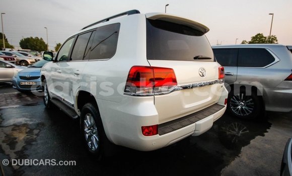 Acheter Import Voiture Toyota Land Cruiser Blanc à Import - Dubai, Rwanda Acheter Import Voiture Toyota Land Cruiser Blanc à Import - Dubai, Rwanda