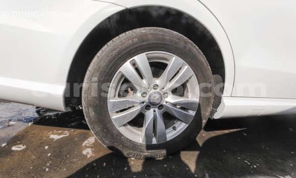 Acheter Import Voiture Mercedes-Benz 200 Blanc à Import - Dubai, Rwanda Acheter Import Voiture Mercedes-Benz 200 Blanc à Import - Dubai, Rwanda