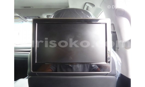 Acheter Import Voiture Lexus LX Blanc à Import - Dubai, Rwanda Acheter Import Voiture Lexus LX Blanc à Import - Dubai, Rwanda